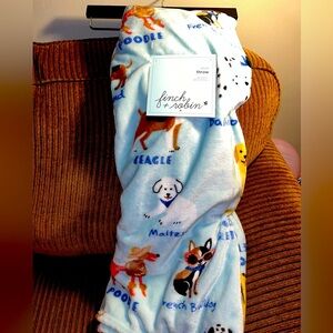 BLANKET WITH DOG PRINTED BRANDNEW WITHOUT TAGS.